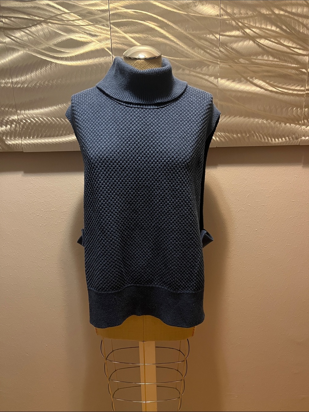 Banana Republic Sleeveless Turtleneck Sweater Vest in Navy